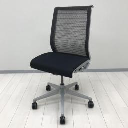 【あなたの「座る」を考える!ワイヤー構造が体を支える、有名海外メーカー製の定番チェア!】■スチールケース(Steelcase)製 シンク(think)チェア 肘無ハイバック メッシュバックタイプ(3Dニット) ■ブラック×シルバーフレーム 【弊社使用欄:A01092615】
