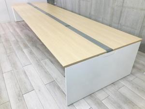 【８名まで対応可能！】【中古】オカムラの大型ワークステーション「プロユニット フリーウェイ」！W4800のワイドな天板で複数人のワークスペースをまとめて確保できる中古オフィスデスク！/福岡で中古オフィス家具、オフィスデスクをお探しならオフィスバスターズ福岡博多店へお気軽にお問い合わせください！　#大型デスク　#フリーアドレス　#オフィスデスク　#中古オカムラ　#プロユニットフリーウェイ