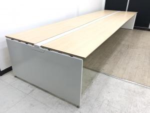 【８名座れます！】【中古】オカムラの大型ワークステーション「プロユニット フリーウェイ」！W4800のワイドな天板で複数人のワークスペースをまとめて確保できる中古オフィスデスク！/福岡で中古オフィス家具、オフィスデスクをお探しならオフィスバスターズ福岡博多店へお気軽にお問い合わせください！　#大型デスク　#フリーアドレス　#オフィスデスク　#中古オカムラ　#プロユニットフリーウェイ