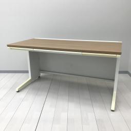 【ゆとりのあるワークスペースで作業効率アップ！人気のナチュラル天板！】■オカムラ(okamura)製　アドバンス(ADVANCE)シリーズ　平机　引き出し付き　W1400×D700×H720mm　■ホワイト / 天板：ナチュラル木目調　　【弊社使用欄：A01093629】