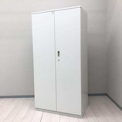 【在庫入替セール品!(本在庫限定価格)】【執務室・バックヤード・更衣室まで幅広く活躍!】■イトーキ(ITOKI)製 ハニラインシリーズ 両開き書庫・ロッカー ハイキャビネット W900×D515×H1800mm ■シリンダー錠 ■ホワイト 【弊社使用欄:A01075875】【HU】