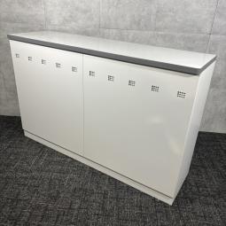 【中古】NSH-18UPW /生興の定番「NSカウンター」！W1800のワイドな受付カウンターで、中棚・引戸収納や鍵付きで書類や備品の管理にも便利な中古ハイカウンター！/福岡で中古オフィス家具、受付カウンターをお探しならオフィスバスターズ福岡博多店へお気軽にお問い合わせください！　#格安　#ハイカウンター　#受付カウンター　#中古カウンター