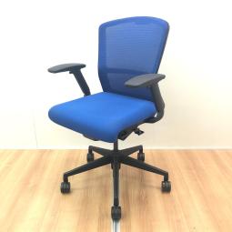 【西】【定価約6万円】【洗練されたデザインで大人気！ワンランク上の座り心地】■ウチダ (UCHIDA)　エルフィ (ELFIE)　 ミドルバック肘付き　■可動肘　背面メッシュ　■ハンガー付　■マリンブルー×ブラックフレーム