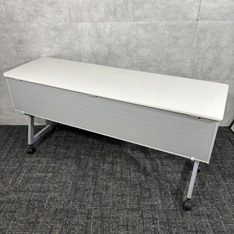 【中古】THP-154S1-W9 イ/イトーキのフラップ式会議用テーブル「HX」!天板折りたたみ・キャスター・棚・幕板付き!/福岡で中古オフィス家具、会議用テーブルをお探しならオフィスバスターズ福岡博多店へお気軽にお問い合わせください! #格安 #スタックテーブル #会議用テーブル #幕板付き