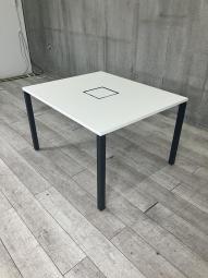 【スタイリッシュなミーティングテーブル！会議・打ち合わせ等にお勧め！】■コクヨ(KOKUYO)製　ワークフィット(WORKFIT)シリーズ　ミーティングテーブル　角テーブル　W1200×H720㎜　■配線口あり　■天板：ホワイト　脚：ブラック