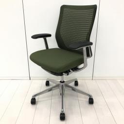 【在庫入替セール品！】オカムラ製の人気の高級チェア！落ち着いたカラーリングと広い座面で快適！デザイン性の高い固定肘！
■オカムラ/コーラル メッシュ/ダークグリーン 　デザインアーム