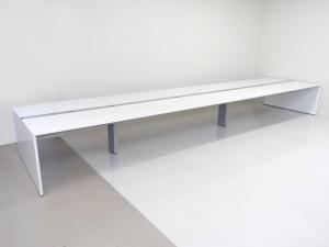 【中古】イトーキの人気フリーアドレスデスク「インターリンク」！W6000のワイドな天板で複数人のワークスペースを確保！天板ホワイト×サイドホワイトで明るく清潔感のあるオフィスにおすすめ！/福岡で中古オフィス家具、オフィスデスクをお探しならオフィスバスターズ福岡博多店へお気軽にお問い合わせください！　#大型デスク　#フリーアドレス　#オフィスデスク　#中古イトーキ　#インターリンク