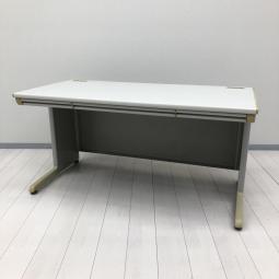 【※日焼け有】【ワークスペース充実!スタンダードなデザインで使いやすい!人気の横幅1400㎜!】■オカムラ(okamura)製 SDシリーズ 平デスク W1400mm ■配線口/引き出し付き ■ライトグレー 【弊社使用欄:A01089476】【SH】