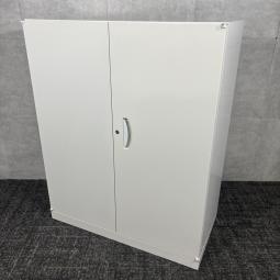 【美品】【中古】生興 RW45-N10HC /生興「クウォール」の両開きクリスタルトレイ！書類や小物を整理しやすく、オフィスの収納スペースに便利な中古キャビネット！/福岡で中古オフィス家具、書庫・キャビネットをお探しならオフィスバスターズ福岡博多店へお気軽にお問い合わせください！　#クリスタルトレイ　#両開き書庫　#中古書庫　#中古生興　#クウォール