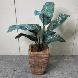 【エントランスやリフレッシュスペースに！オフィスに彩りとリラックス感を演出します！】■観葉植物　フェイクグリーン　鉢/四角形　高さ：約850㎜　■リフレッシュスペース　役員室　エントランス