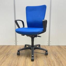 【在庫入替品】【使用感強めのためお安く！】【2脚限定】オカムラ製　カロッツァシリーズ　ブルー　ブラックシェル　デザインアーム※固定肘　シンプルなデザインと高反発なクッションが人気！　肘付きハイバックチェア！！　オフィスバスターズ　【T9】