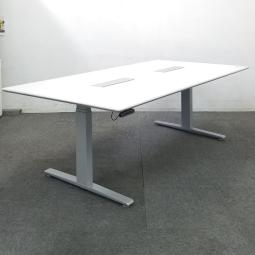 【在庫入替セール】【中古】オカムラ「スイフト」ミーティングテーブルを特別価格でご提供！W2100のワイドサイズで複数人の打ち合わせやワークスペースに対応の昇降テーブルです！/福岡で中古オフィス家具、オフィスデスクをお探しならオフィスバスターズ福岡博多店へお気軽にお問い合わせください！　#在庫入替セール　#昇降テーブル　#ミーティングテーブル　#中古オカムラ　#スイフト