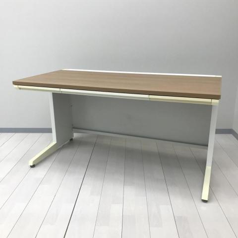 【ゆとりのあるワークスペースで作業効率アップ！人気のナチュラル天板！】■オカムラ(okamura)製　アドバンス(ADVANCE)シリーズ　平机　引き出し付き　W1400×D700×H720mm　■ホワイト / 天板：ナチュラル木目調　　【弊社使用欄：A01093629】
