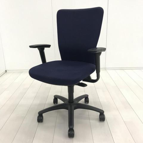 【人間工学に基づいた快適シーティング!ワーキングチェアの定番モデル!】■オカムラ(okamura)製 カロッツァ(Carrozza)チェア 肘付ハイバック ■可動肘 ■ダークブルー×ブラックシェル
