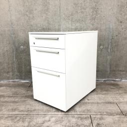 【フリーアドレスの必須品！収納とワークスペースの拡張にオススメ！】■オカムラ（okamura）製　 アドバンスシリーズ（ADVANCE）　３段ワゴン　フリアド用　■H650㎜　■ホワイト　■シリンダー錠
