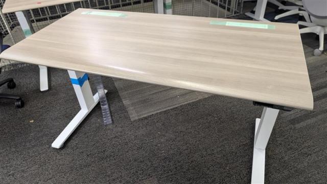 【中古】Swift  オカムラ（okamura） 昇降デスク