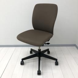 【姿勢の変化にフレキシブルに対応するデスクチェア！】■イトーキ（ITOKI）製　フルゴ(fulgo)チェア　肘無し　ローバック　■ブラウン　【弊社使用欄：A01078239】【KN】