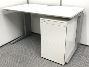 ■オカムラ製　平机+3段ワゴンセット　W1400mm　ホワイト　■プロユニット（ProUnit）シリーズ【スタイリッシュなデザイン！】【AD】※在庫状況によりワゴンの種類が変更となります。配線カバー無し
