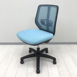 【メッシュ仕様でこの価格！お手頃で使い勝手の良い人気ローコストチェアが入荷！】■オカムラ(okamura)製　ヴィラージュ(Village)チェア　肘無し　ローバック　■背面メッシュ　■ブルー×ブラックシェル