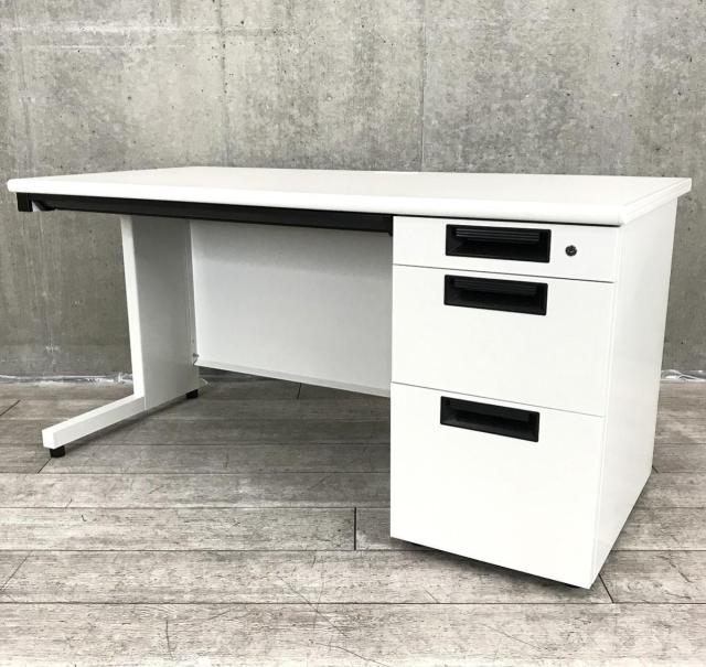 【定価約10万円】【スタンダードなデザインで使いやすい!スッキリとしたホワイトカラー!】■プラス(PLUS)製 フラットラインシリーズ 片袖デスク ■W1400×D700×H700mm ■シリンダー錠 ■色:ホワイト