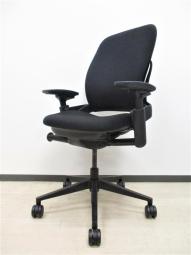 大人気/高級/揃い　スチールケース(Steelcase)製　リープV2チェア　肘付ハイバック　クッションタイプ　■可動肘（アジャスタブル肘　）　■ブラック