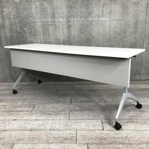 【定価約10万円】【天板跳ね上げ式でコンパクトに収納!キャスター付きで移動も楽々!】■ウチダ(UCHIDA)製 パラグラフ(Paragraph)シリーズ サイドスタックテーブル W1800×D600㎜ ■幕板・キャスター付 ■ホワイト