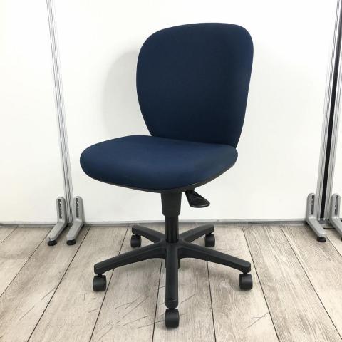 【身体にやさしくフィット!毎日の業務を快適にサポートする人気チェア!】■イトーキ(ITOKI)製 リエット(Lietto)チェア 肘無 ローバック クッションタイプ ■ネイビーブルー×ブラックシェル