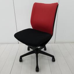 【人間工学に基づいた快適な座り心地！背によりかかるとバックシェルのグリッドが変形し、やさしくワーカーの身体を支えます！】■オカムラ(okamura)製　ヴィスコンテ(Visconte)チェア　肘無ローバック　クッションタイプ　■座面スライド無しタイプ　■背面：レッド/座面：ブラック　【弊社使用欄：A01091836】