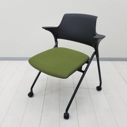 【フレキシブルに使えるキャスター付！重ねて収納できるためスペースの有効活用が可能！】■ネスティングチェア　スタッキングチェア　ミーティングチェア　■肘付き（固定肘）キャスター付き　■グリーン　【弊社使用欄：A01086955】【KN】