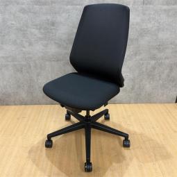 2024年製！内田洋行製のオフィスチェア(事務椅子)【ニンバス】が入荷いたしました！ 　＊良品を格安で！「オフィスバスターズ福岡南店」は、福岡を拠点として、全国へ中古オフィス用品・オフィス家具を提供しております。