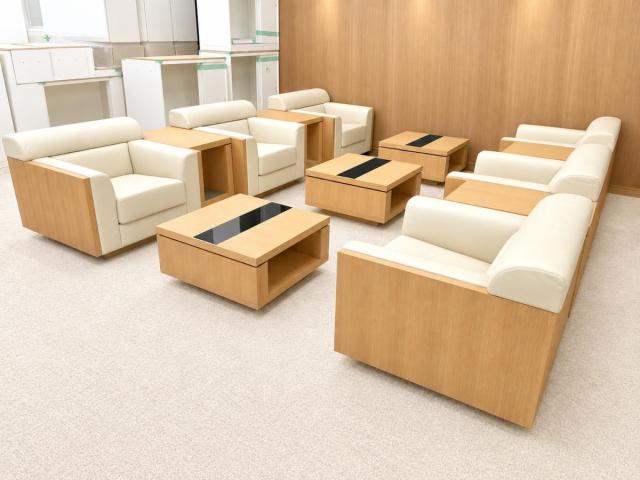 【カタログ現行品】【応接セット】コクヨの本革FELI(フェリー)が入荷しました!定価400万円越えの超高級品!
