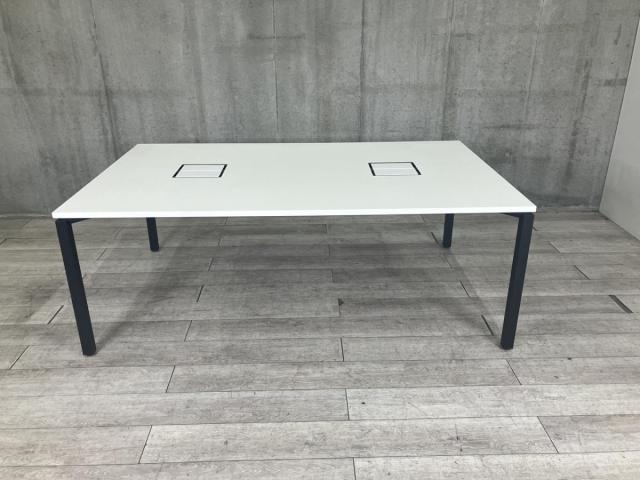 ☆W2000mm！【4～6名程度でのご使用に最適！】■コクヨ製　ワークテーブル　W2000×D1200×H720mm　配線ボックス付　ホワイト天板　ブラック脚　■スタイリッシュなデザインが人気の大型テーブル！【KOKUYO　WORKFIT】【ABW】