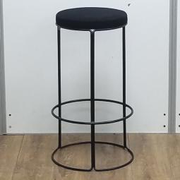 (T9)【商品入替のため、残り2脚限り】コクヨ製　CK-750　ブラック　W405xD405(脚回り)xH720サイズ　ハイテーブルやカウンターに合わせて、おしゃれなリフレッシュスペースを演出！　スツール　カウンターチェア　ハイチェア！！