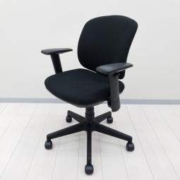 【シンプルなのに上質！フィット感が快適なコンパクトサイズのOAチェア！】■プラス(PLUS)製　プリセア(Presea)チェア　肘付　ローバック　クッションタイプ　■可動肘　■ブラック×ホワイトシェル×ブラック脚