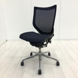【在庫入替セール品！（本在庫限定価格）】【ベストなポジションが得られる先進設計！長時間の着座でも疲れにくいサポート感！】■オカムラ（okamura）製　バロンチェア（Baron）　■肘無し  ローバックチェア　■メッシュ背面×メッシュ座面 ■ネイビーブルー【弊社使用欄：A90100868】