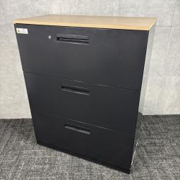 【中古】5-821-7351 ウチダ「HS ハイパーストレージ」ローキャビネット！3段ラテラルで書類や備品を整理しやすい、天板・ベース・シリンダー錠付きの収納キャビネットです！/福岡で中古オフィス家具、オフィス収納をお探しならオフィスバスターズ福岡博多店へお気軽にお問い合わせください！　#オフィス収納　#3段ラテラル　#中古ウチダ　#ハイパーストレージ　#シリンダー錠