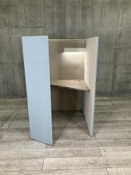 【右開口】【ワーカーの集中を高める省スペースなワークブース！高さ1520mmタイプ】■オカムラ(okamura)製　ドレープシリーズ（drape） テトラタイプ　1人用ブース 　ソロワークブース（W1000/D1000/H1520）■ライトつき　■色：ブルー（内側：ライトグレー）【ABW商材】【関東倉庫在庫品】【弊社使用欄：A01095907/A01095914/A01095915/A01095916】