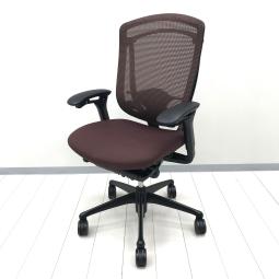 【☆上質なデザイン！高機能で快適な座り心地で快適キープ！】■オカムラ製　コンテッサチェア　可動肘付　ダークブラウン　ブラックボディ　■人間工学に基づいた快適な座り心地！世界で認められた革新的タスクチェア！【Okamura　Contessa】