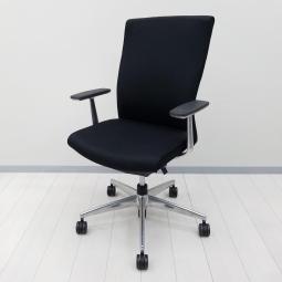 【9/29(火)入荷予定商品！】【包み込まれるような座り心地！エアランバーサポートが腰を柔軟にサポート！】■コクヨ(KOKUYO)製　プント(PUNTO)チェア　肘付　ハイバック　クッションタイプ　■エアランバーサポート機能　■固定肘　■ブラック