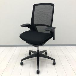 【9/29(火)入荷予定商品！】【デザインと機能性を追求したオカムラの技術の結晶！自然な姿勢で作業・リラックス可能！】■オカムラ(okamura)製　フィノラ(Finora)チェア　肘付ハイバック　■背面メッシュ　■可動肘　■ブラック