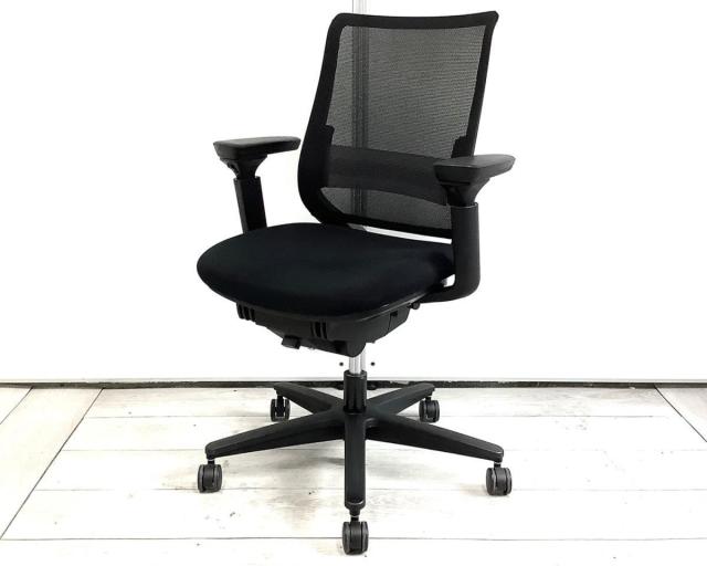 メッシュの通気性が良い シンプルなデザインが人気! 可動肘付 ■コクヨ/ミトラ/ブラック【AD】※肘パッドスレあり