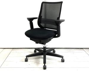 メッシュの通気性が良い　シンプルなデザインが人気！　可動肘付　■コクヨ/ミトラ/ブラック【AD】※肘パッドスレあり
