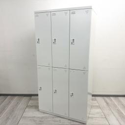 【法人様限定！来店予約で中古商品8％OFF！9月末まで　岐阜店】
【6人分の衣類や私物をまとめて収納！大人数に便利な更衣ロッカー！】
■オカムラ製　9338シリーズ　6人用更衣ロッカー　W900×D515×H1790mm　ホワイト
■6人分の収納スペースを1台にまとめられ、オフィス・事務所・店舗・工場などの更衣室やバックヤードにおすすめ！
■清潔感のあるホワイトカラーで様々な空間に合わせやすく、従業員用の収納に便利。更衣ロッカー・衣類ロッカー・個人ロッカー・従業員ロッカー・スタッフロッカーをお探しの方にもおすすめです！【okamura 9338】