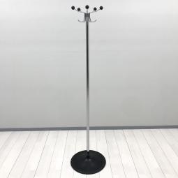 ☆状態良好！【来客用にもご使用いただけるベーシックなデザイン！】■オカムラ製　コートハンガー 　クロームメッキ　ハンガーラック　■コンパクトなポールタイプ！空間の角や省スペースの設置にもおすすめです!!