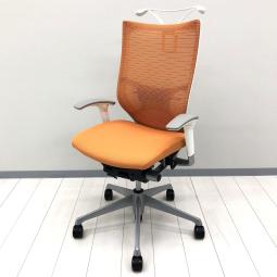 ☆状態良好品！【ワンランク上のワーキングチェア！良い椅子は腰を守る投資です！】■オカムラ製　バロンチェア　可動肘付　オレンジ　ランバーサポート・ハンガー付　■人間工学に基づいた快適設計で身体にやさしくフィット！【Okamura　Baron】【クレジット決済優先】