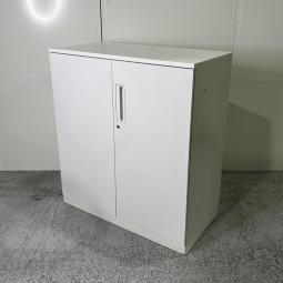 【在庫入替セール】【H995㎜】【収納物がひとめで分かる両開き戸タイプのホワイト書庫！】■コクヨ(KOKUYO)製　 エディア(EDIA)シリーズ　両開き書庫　ローキャビネット　H995㎜　■シリンダー錠　■天板付き　■ホワイト(T9)