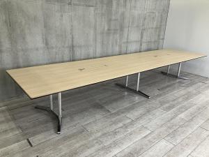 【スタイリッシュで上質なデザイン！エグゼクティブ空間にもフィット！】■オカムラ（okamura）製　ラティオⅡ（RATIOⅡ）シリーズ　会議用テーブル　ミーティングテーブル　W4800×D1200×H720mm　■配線口　■2枚天板　■木目ナチュラル/601909　オフィスバスターズ　水戸サテライト　大子町　北茨城市　高萩市　日立市　常陸太田市　常陸大宮市　那珂市　東海村　ひたちなか市　城里町 水戸市　笠間市　茨城町　大洗町　小美玉市