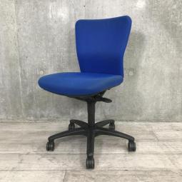 【オフィスの王道チェア！分厚いクッションとシンプルで使いやすい操作性！】■オカムラ(okamura)製　カロッツァ(Carrozza)チェア　肘無し　ローバック　クッションタイプ　■ブルー×ブラックシェル