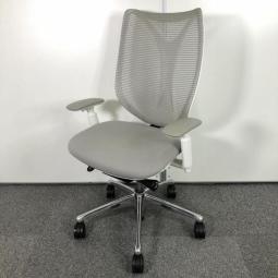 【前傾機能で作業効率アップ！安定感のある座り心地で大好評！ご自宅用にもオススメ！】■オカムラ(okamura)製　サブリナ(Sabrina)チェア　ハイバック　肘付き　■背面メッシュ　■可動肘　■ライトグレー×ホワイトフレーム　【弊社使用欄：A01085399】
