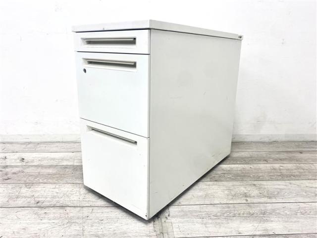【中古】アドバンス  オカムラ（okamura） 脇机3段